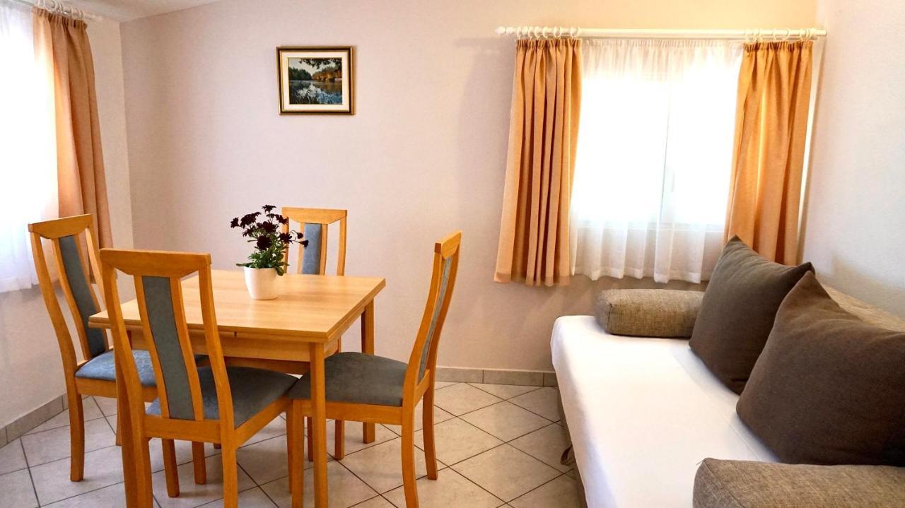 Apartments Maris Starigrad Paklenica Eksteriør bilde