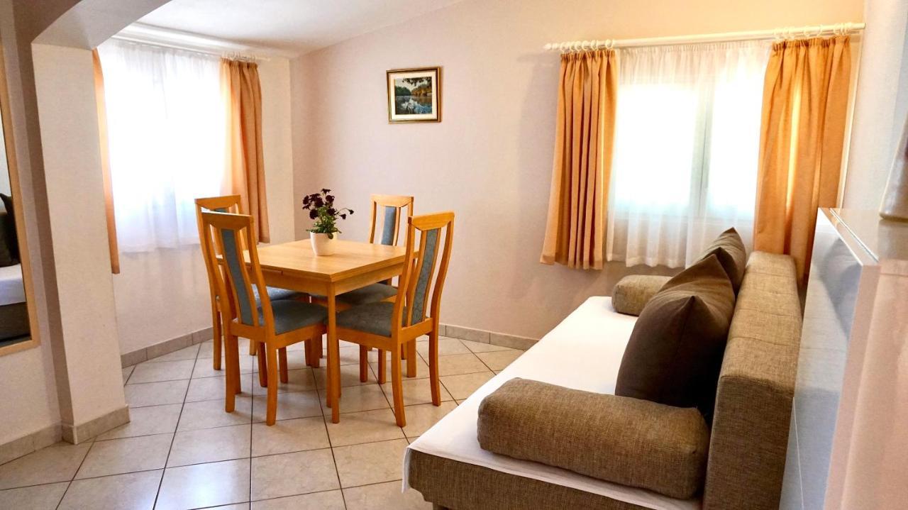 Apartments Maris Starigrad Paklenica Eksteriør bilde