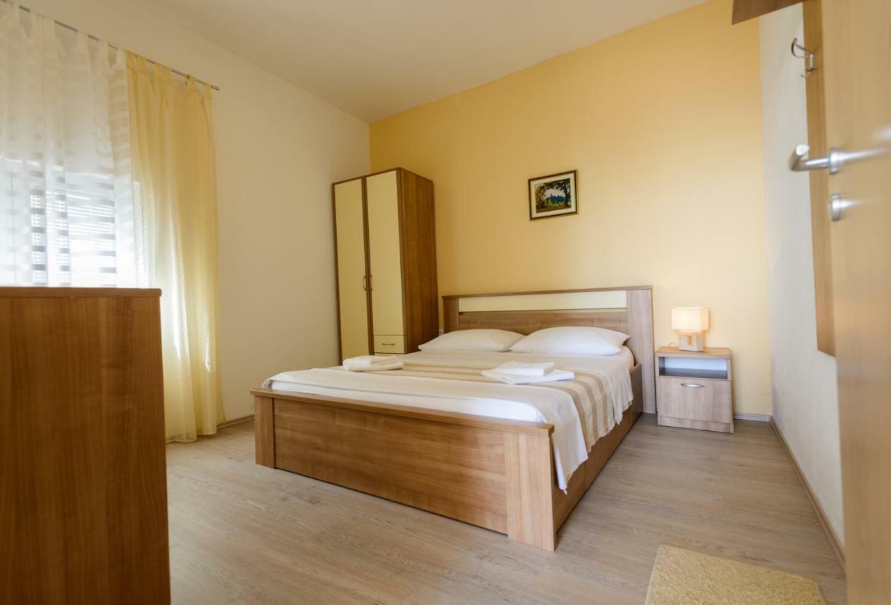 Apartments Maris Starigrad Paklenica Eksteriør bilde